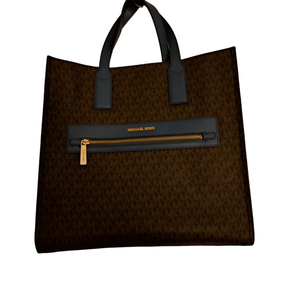 Michael kors large tote in good condition a little wear on inside minimal